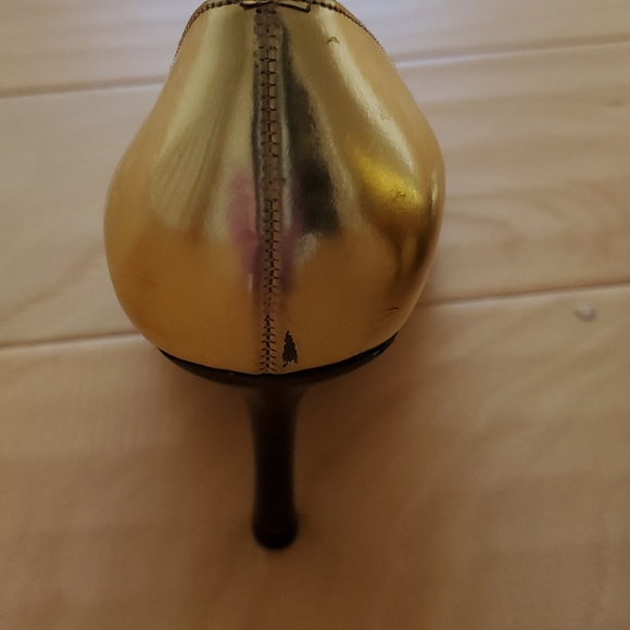 Shoes - Picture 4 of 6